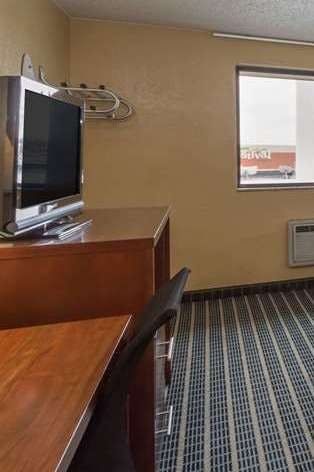 Hotel Super 8 by Wyndham Janesville photo 3