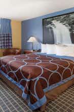 Hotel Super 8 by Wyndham Janesville photo 1
