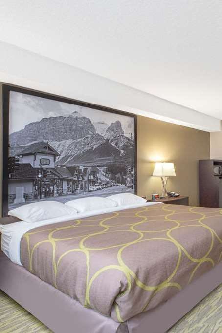 Hotel Super 8 by Wyndham Canmore photo 1