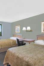 Hotel Super 8 by Wyndham Augusta photo 2