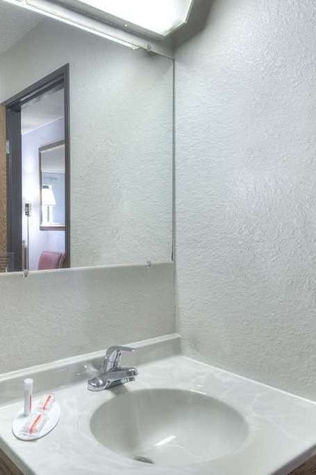 Hotel Super 8 by Wyndham Augusta photo 5