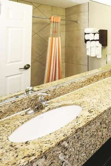 Hotel La Quinta Inn by Wyndham Sandusky near Cedar Point photo 5