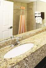 Hotel La Quinta Inn by Wyndham Sandusky near Cedar Point photo 5