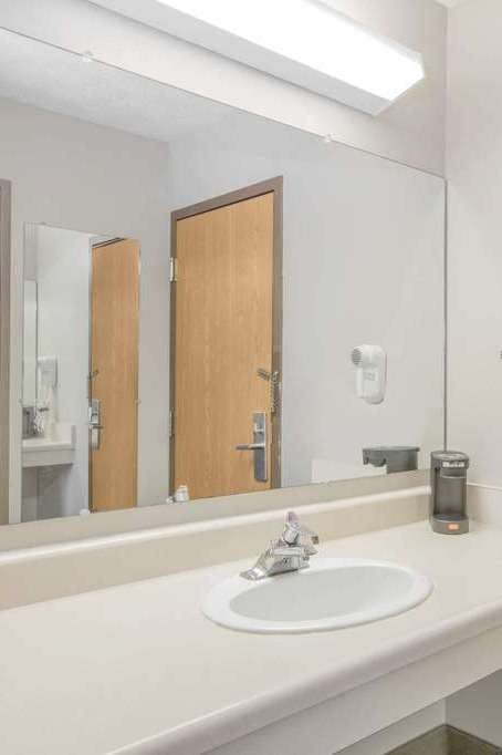 Hotel Super 8 by Wyndham Hastings photo 3