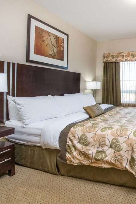 Hotel Ramada by Wyndham Wainwright photo 1