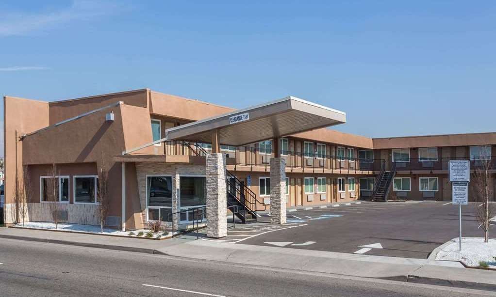 Days Inn by Wyndham Yosemite Area