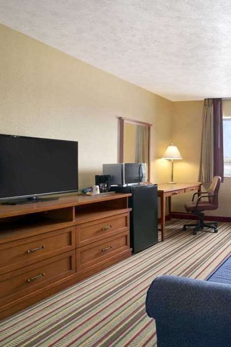 Hotel Super 8 by Wyndham Park City/North Wichita Area photo 3