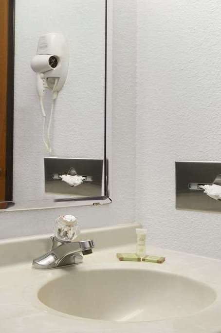 Hotel Super 8 by Wyndham Park City/North Wichita Area photo 4