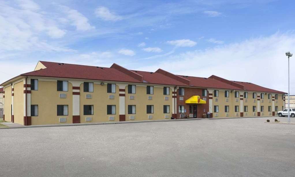 Super 8 by Wyndham Park City/North Wichita Area