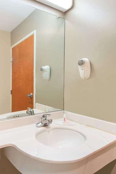 Hotel Microtel Inn & Suites by Wyndham Hazelton/Bruceton Mills photo 4