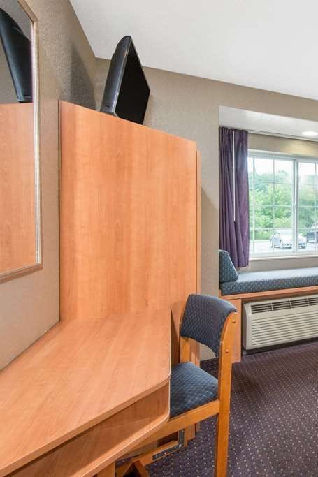 Hotel Microtel Inn & Suites by Wyndham Hazelton/Bruceton Mills photo 3