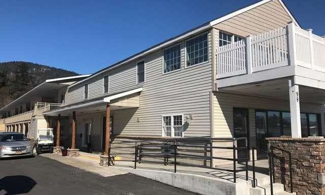 Howard Johnson by Wyndham Lake George