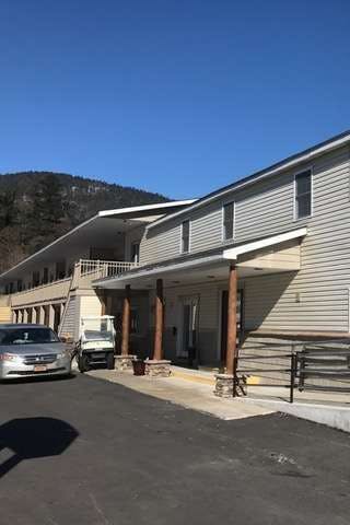 Hotel Howard Johnson by Wyndham Lake George photo 4