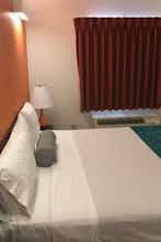 Hotel Howard Johnson by Wyndham Lake George photo 1