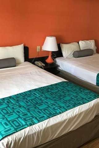 Hotel Howard Johnson by Wyndham Lake George photo 2