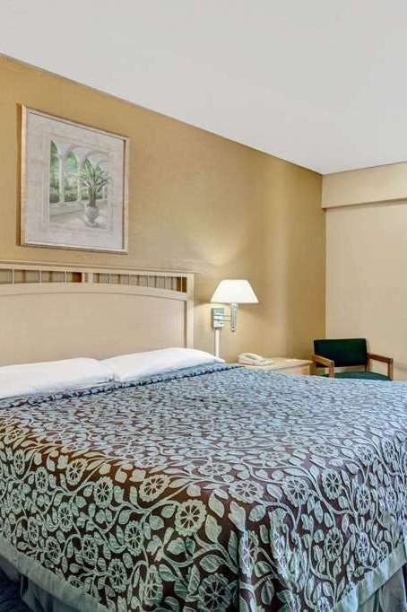 Hotel Days Inn by Wyndham Louisville Airport Fair and Expo Center photo 1