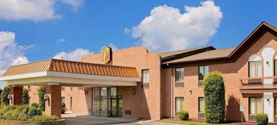 Super 8 Metropolis