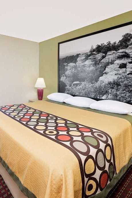 Hotel Super 8 Metropolis photo 1