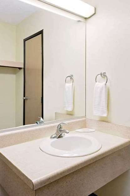 Hotel Super 8 Metropolis photo 4