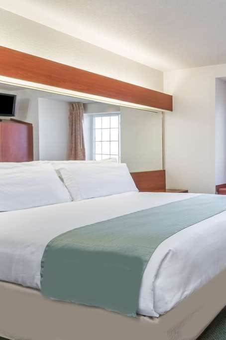 Hotel Microtel Inn & Suites by Wyndham Marianna photo 1