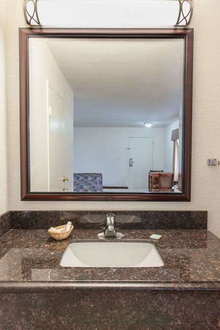 Hotel Travelodge Hemet CA photo 4