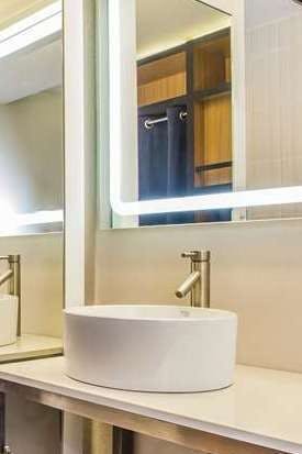 Hotel La Quinta Inn & Suites by Wyndham Winchester photo 5