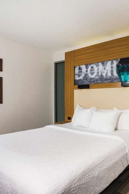 Hotel La Quinta Inn & Suites by Wyndham Winchester photo 1