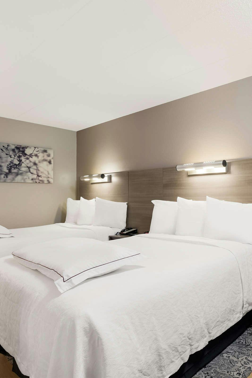 Hotel Red Roof PLUS+ Chicago - Naperville photo 2