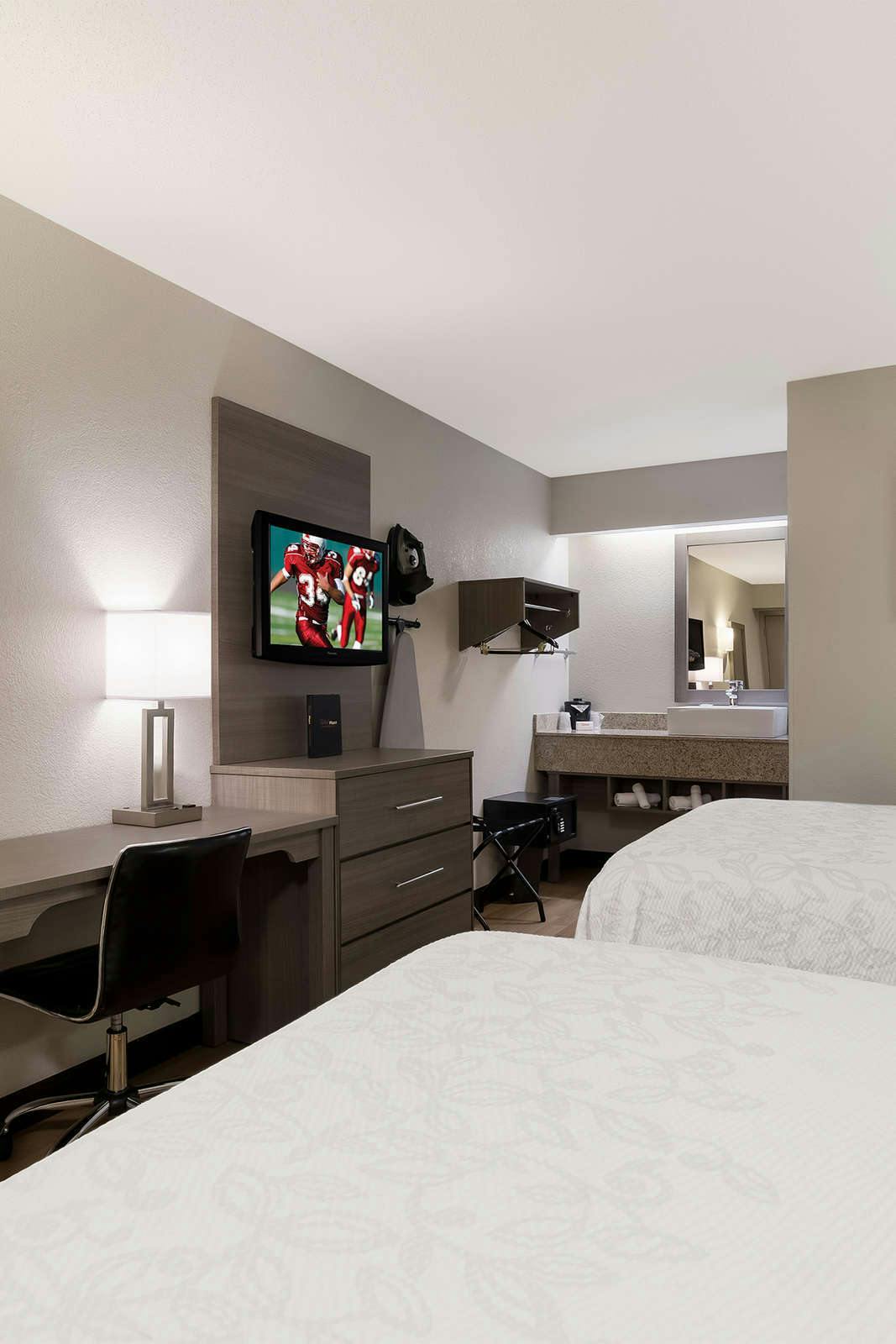 Hotel Red Roof PLUS+ Chicago - Naperville photo 5