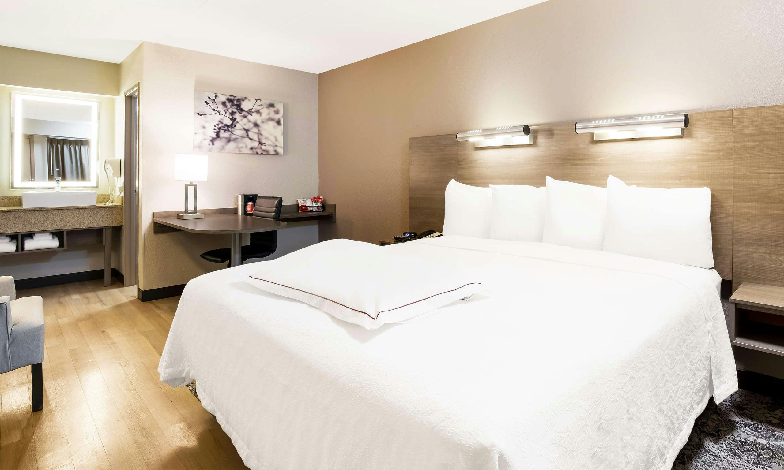 Red Roof PLUS+ Chicago - Naperville