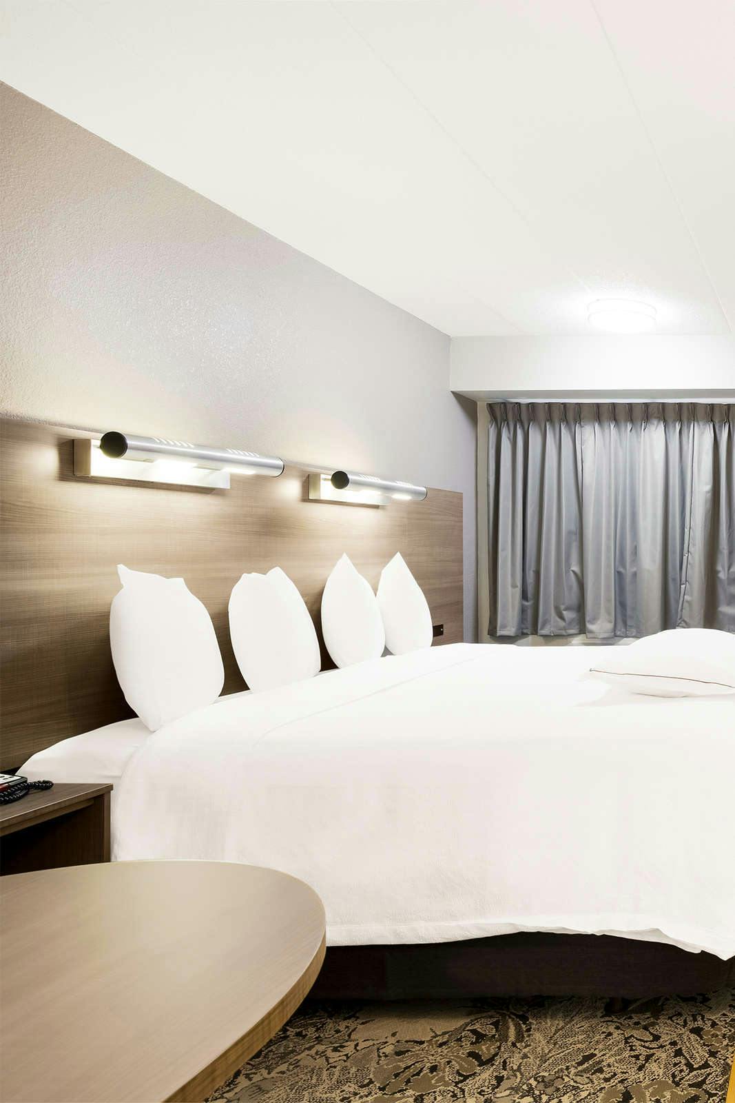 Hotel Red Roof PLUS+ Chicago - Naperville photo 4