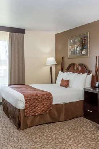 Hotel Wingate by Wyndham Joliet photo 1