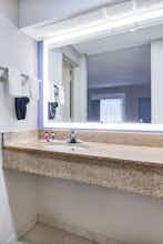 Hotel Days Inn & Suites by Wyndham Savannah Midtown photo 4