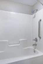 Hotel Days Inn & Suites by Wyndham Savannah Midtown photo 5