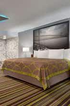 Hotel Super 8 Windsor/Dougall photo 1