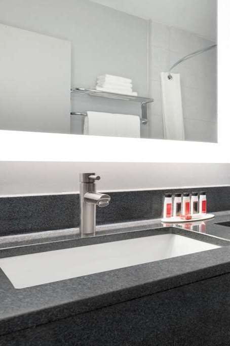 Hotel Super 8 by Wyndham Windsor/Dougall photo 5