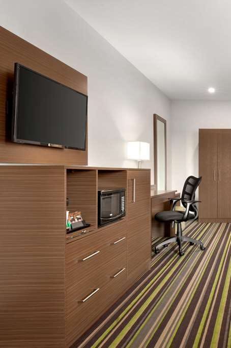 Hotel Super 8 by Wyndham Windsor/Dougall photo 4