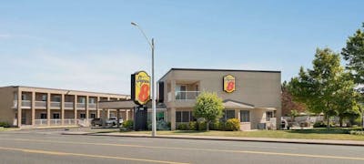 Super 8 Windsor/Dougall