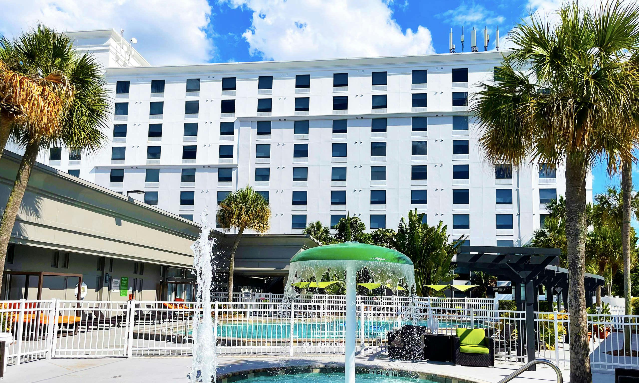 Holiday Inn & Suites Across from Universal Orlando