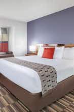 Hotel Microtel Inn & Suites by Wyndham Pittsburgh Airport photo 1