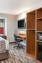 Hotel Microtel Inn & Suites by Wyndham Pittsburgh Airport photo 2