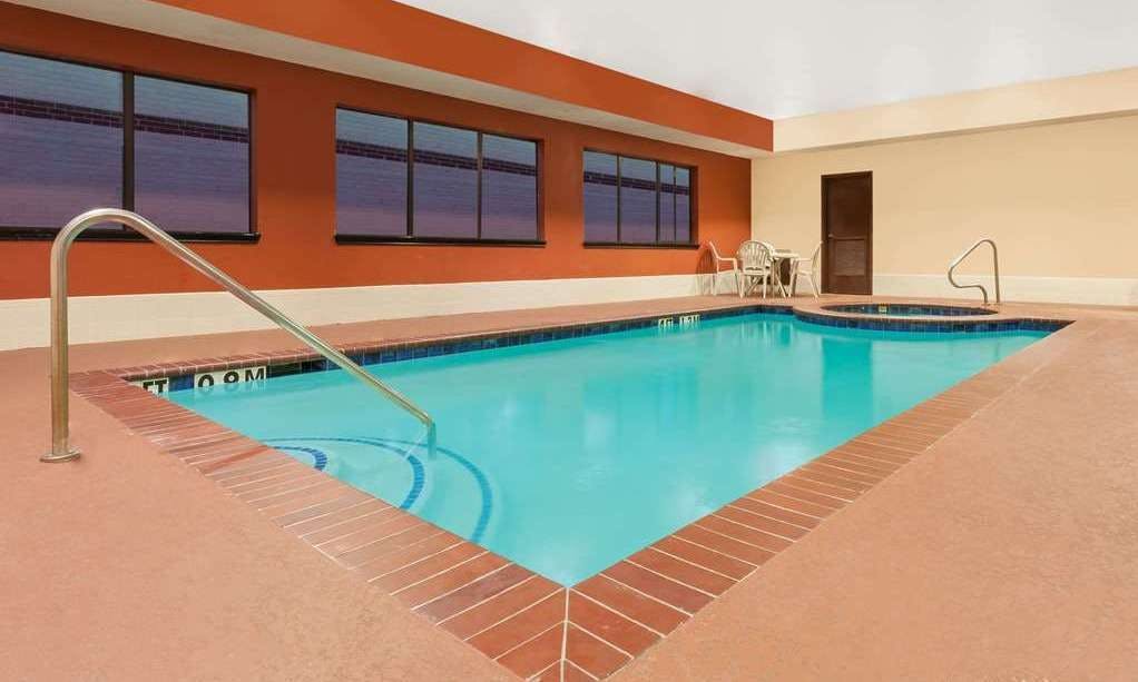 Days Inn by Wyndham Kemah