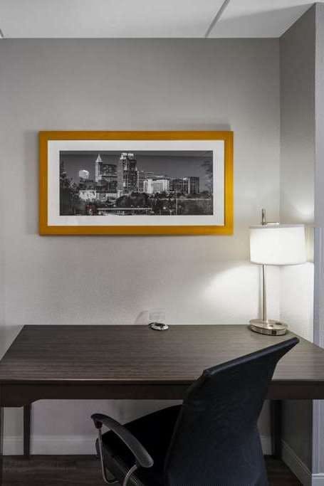 Hotel La Quinta Inn & Suites by Wyndham Raleigh Downtown North photo 3