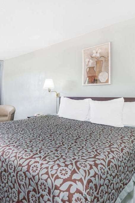 Hotel Days Inn St Clairsville photo 1