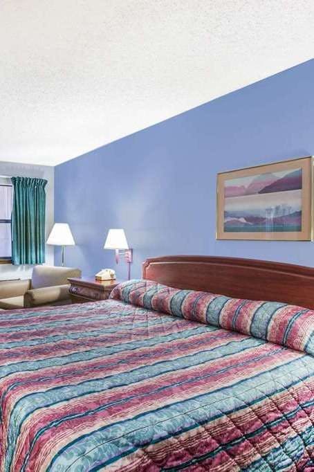 Hotel Super 8 by Wyndham Malvern photo 1