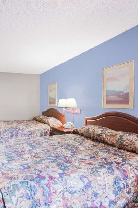 Hotel Super 8 by Wyndham Malvern photo 2