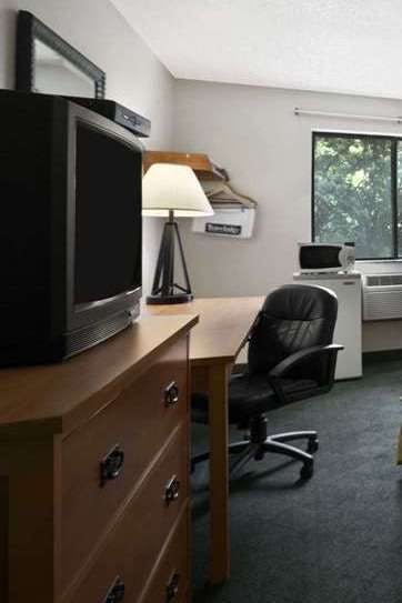 Hotel Travelodge by Wyndham Muskegon photo 4