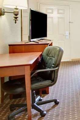 Hotel Days Inn & Suites by Wyndham Stockbridge South Atlanta photo 3