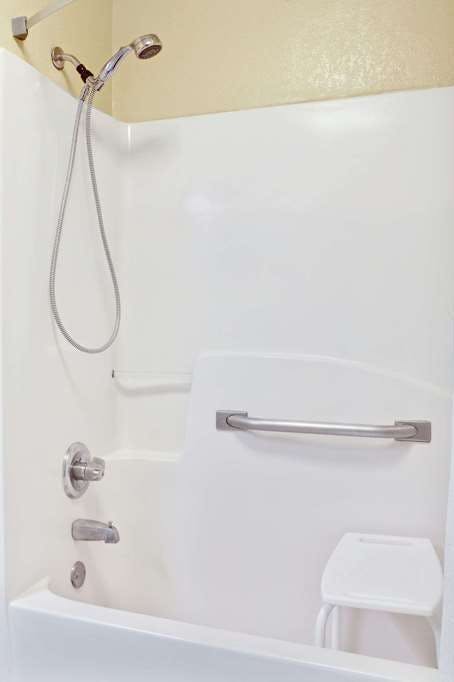 Hotel Days Inn & Suites by Wyndham Stockbridge South Atlanta photo 5