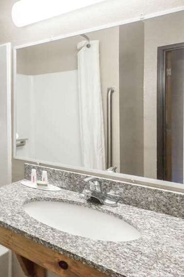 Hotel Super 8 by Wyndham Johnstown/Gloversville photo 5